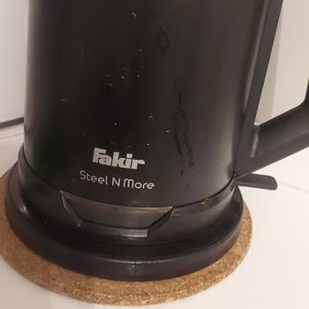 Fakir Çay Makinesi Paslandı Ve Su Akıtıyor