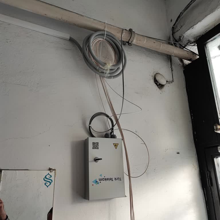 Türk Telekom'un Düzensiz Fiber Kablo Kurulumu