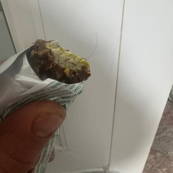 Kahve Dünyası'nda Beklenmedik Sürpriz: Gofrette Kıl Şoku!