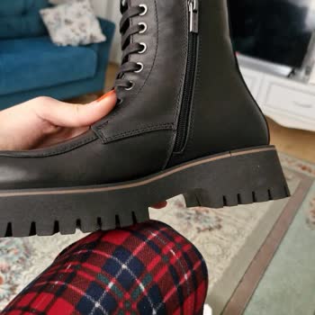 Nine West Botun Tabanı 30 Dakikada Çatladı