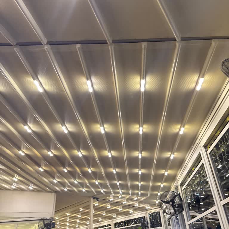 Nevada Cafe'de Saygısız Telsiz Kullanımı