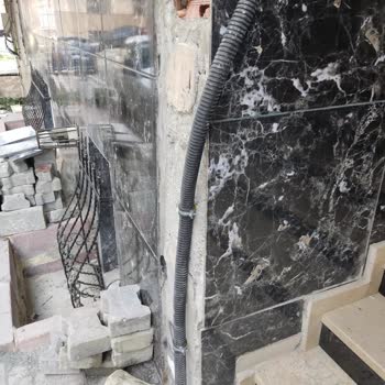 Elektrik Çalışması Sonrası Mermer Tahribatı Ve İletişim Eksikliği