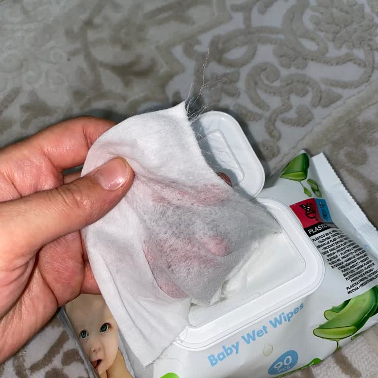 Baby Turco Islak Mendil: İncelik Ve Tüy Sorunu