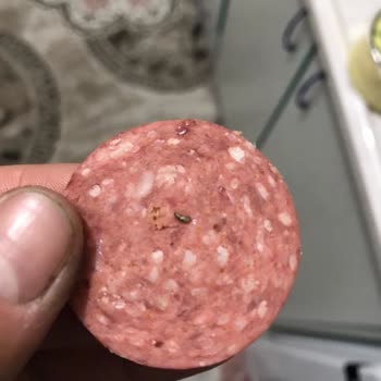 İndirimli Sucukta Tehlikeli Yabancı Cisim