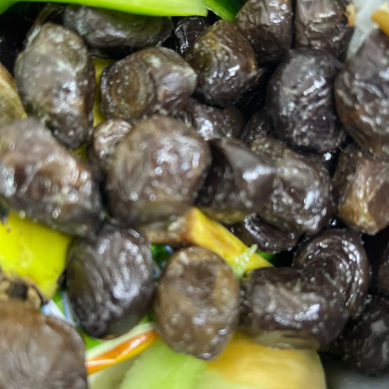 Sağlıksız Ve Küflü Zeytinler