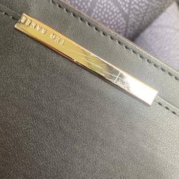 Bolso Ted Baker con problemas de calidad, solicito reembolso