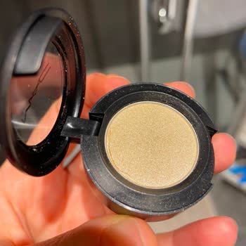 MAC Cosmetics Sent Broken Product & Failed to Honor Refund Promise