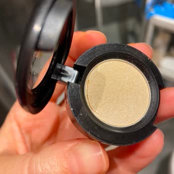 MAC Cosmetics Sent Broken Product & Failed to Honor Refund Promise