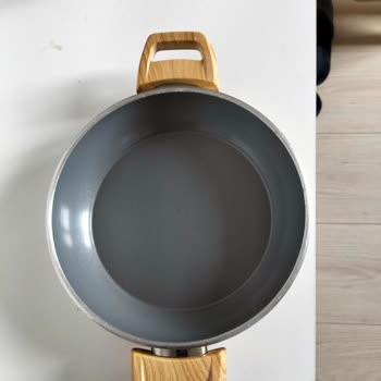 Karaca Züccaciye Swiss Crystal Tava: Yapışmazlık Sözü Tutulmuyor