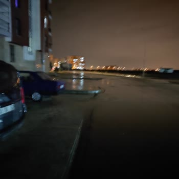 Adana'da Zifiri Karanlık Sokak Tehlikesi