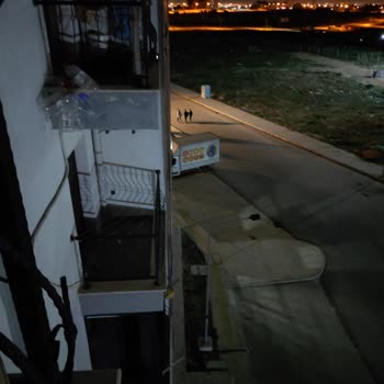 Adana'da Zifiri Karanlık Sokak Tehlikesi