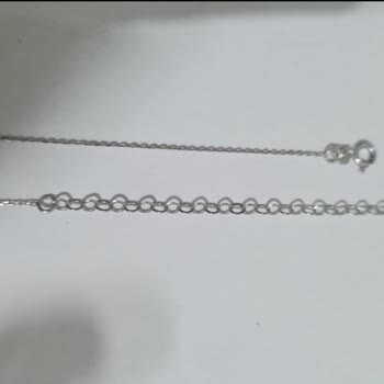 Cambio de cadena de collar de oro de Storks insatisfactorio