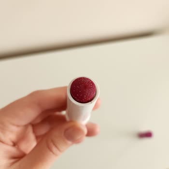 Isana Beklenmedik Lipbalm Sürprizi