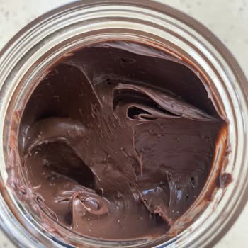 Torku Çikolata Kremasında Garip Kabarcıklar