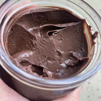 Torku Çikolata Kremasında Garip Kabarcıklar