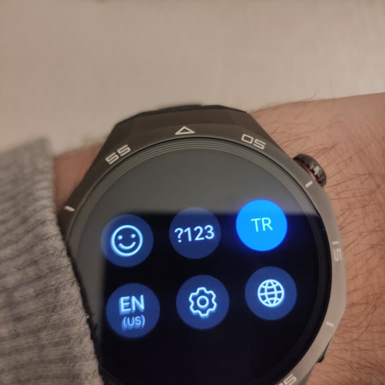 Купил Huawei Watch GT5 Pro, нет голосовой функции