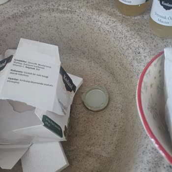 Sürat Kargo Kozland Soymuk Özlü Macun 3 Şişeden Biri Kırık