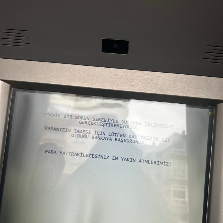 ATM'de Sıkışan Para İadesi İçin Uzun Süreli Bekleyiş