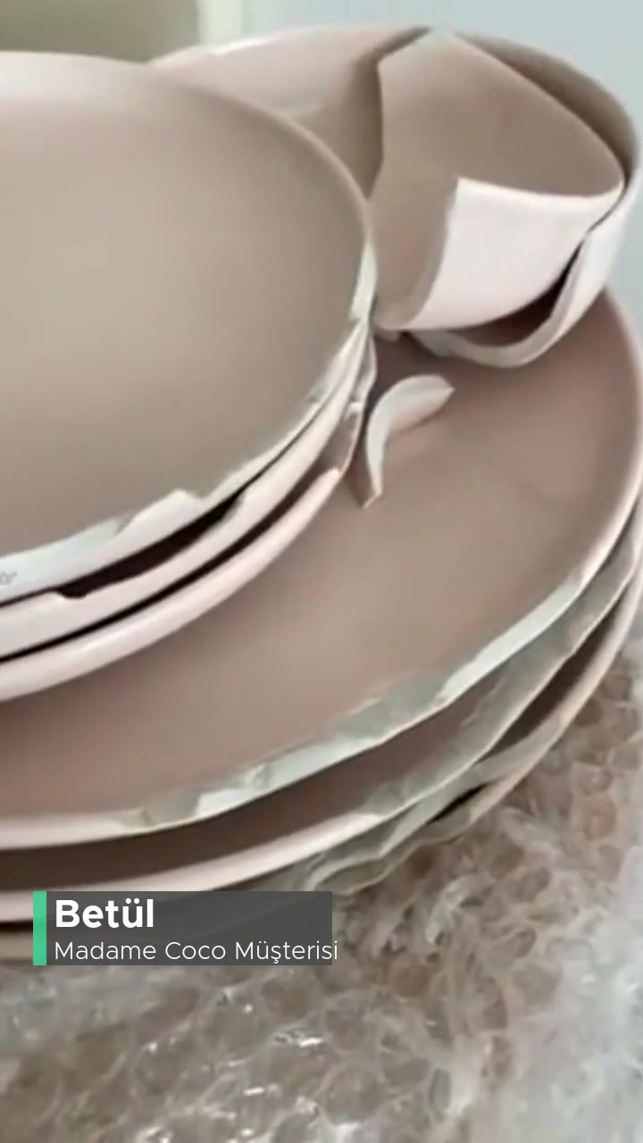 Madame Coco 8 Gündür Hatasını Telafi Etmek İçin Bekletiyor! videonun kapak resmi