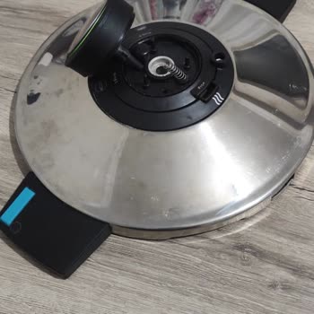 Karaca Züccaciye Düdüklü Tencerenin Kapağı Daha Bir Yıl Olmasına Rağmen Yerinden Çıktı!