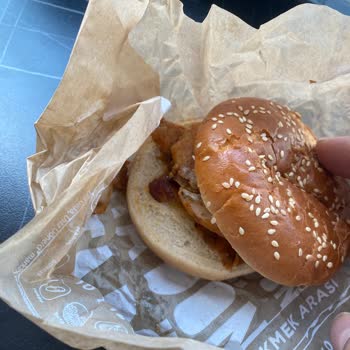 Çocuk Menüsünde Sert Hamburger Ekmeği Sorunu