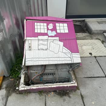 Kaldırımdaki Tehlikeli Elektrik Panosu 5 Aydır Onarılmıyor