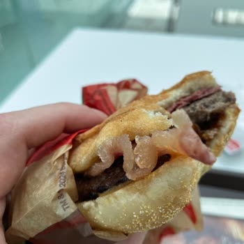 Soğuk Ve Aşırı Isıtılmış Hamburger Deneyimi