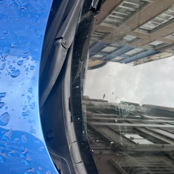 BMW Araçta Ön Cam Fitili Sorunu