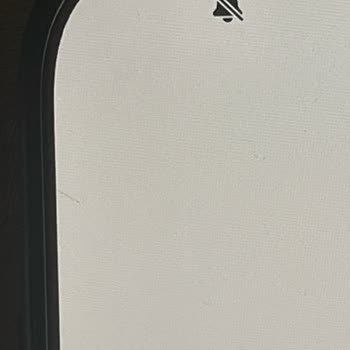 Sıfır Telefonum Çiziklerle Geldi Ve Müşteri Hizmetleri İlgisiz