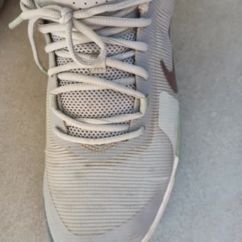 Nike Ayakkabılarımda Yırtılma Ve İlgisizlik