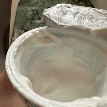 Taze Tarihli Yoğurtta Küf Şoku