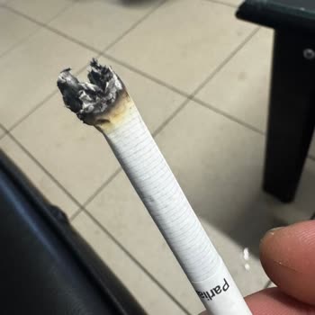 Sigara İçerken Sürekli Sönüyor