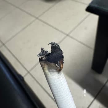Sigara İçerken Sürekli Sönüyor