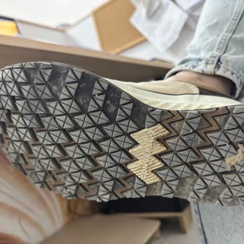 Converse Ayakkabının Tabanından Gelen Rahatsız Edici Ses