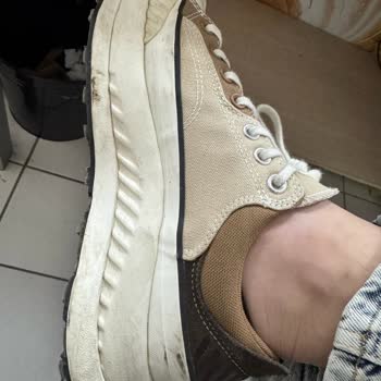 Converse Ayakkabının Tabanından Gelen Rahatsız Edici Ses