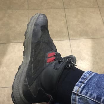 Su Geçirmez Denilen Ayakkabı Su Alıyor