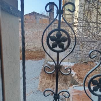 Çevre Ve Şehircilik Bakanlığı Evimizin Penceresini Kapatan İnşaat Ve Mağduriyetimiz