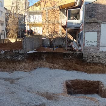 Çevre Ve Şehircilik Bakanlığı Evimizin Penceresini Kapatan İnşaat Ve Mağduriyetimiz