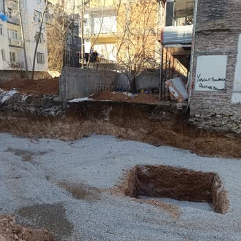 Çevre Ve Şehircilik Bakanlığı Evimizin Penceresini Kapatan İnşaat Ve Mağduriyetimiz