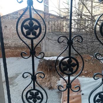 Çevre Ve Şehircilik Bakanlığı Evimizin Penceresini Kapatan İnşaat Ve Mağduriyetimiz