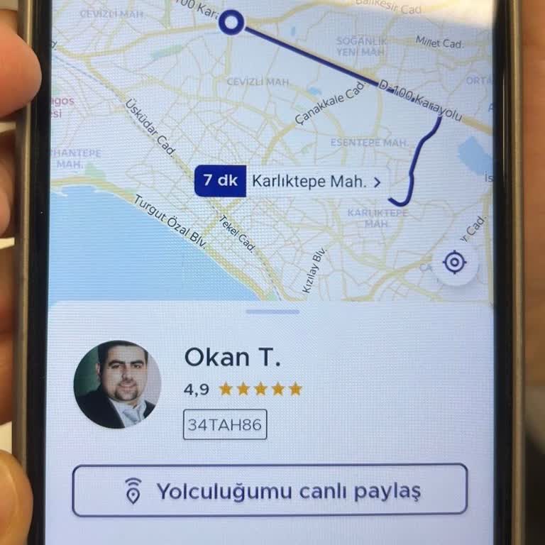 Ters Yönde Giden Taksi Trafiği Kilitledi Ve Hakaret Etti