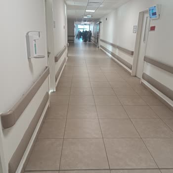 Hastane Koridorlarında Yetersiz Oturma Alanı