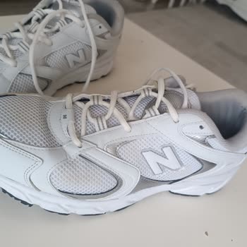Calidad de zapatos New Balance no cumple expectativas