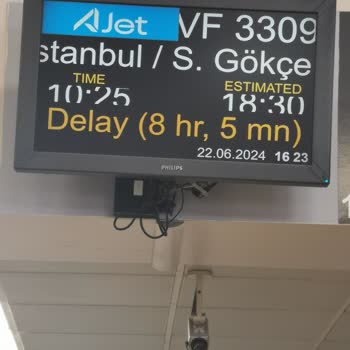 Uçak Rötarı Yüzünden Kaçırılan Tur Ve Kırık Valiz