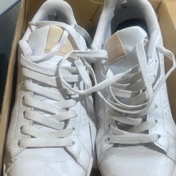 Zapatillas Adidas, forro interior desgarrado en 6 meses
