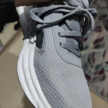 Deformación rápida e inesperada de zapatillas Adidas