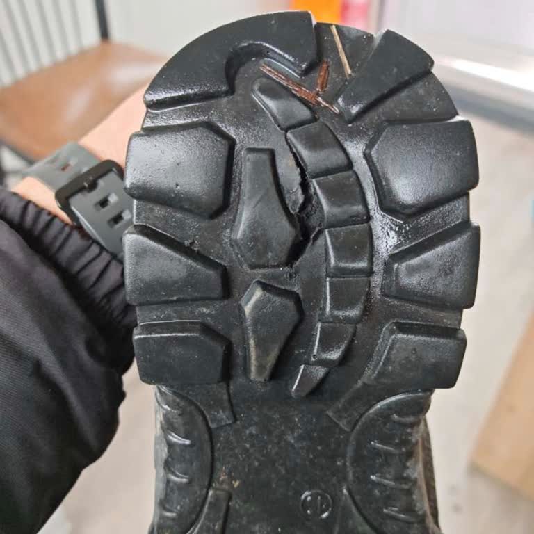 Hepsiburada Grisport Trekking Botun Tabanı Beklenmedik Şekilde Yarılıyor
