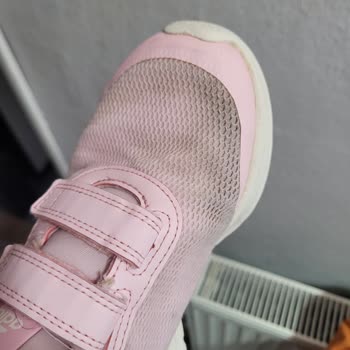 Adidas Markalı Ayakkabıda Çıkmayan Kir Sorunu