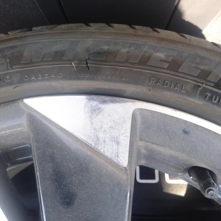 Yeni Araçta Lastik Problemi Ve Yetersiz Müşteri Hizmetleri