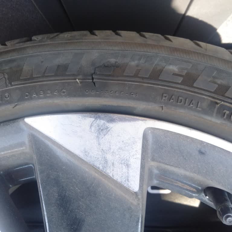 Yeni Araçta Lastik Krizi: Peugeot Ve Michelin Müşteriyi Zor Durumda Bırakıyor